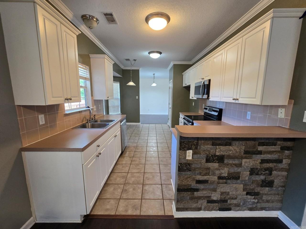 3215 Shelby Dr - Photo 4 of 15