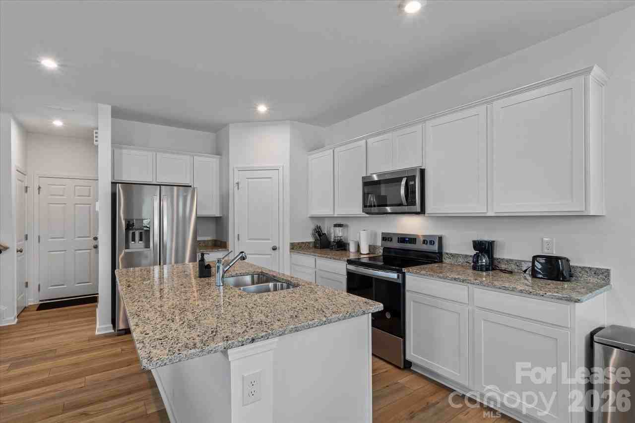 502 Amhurst St Sw #001 - Photo 7 of 12