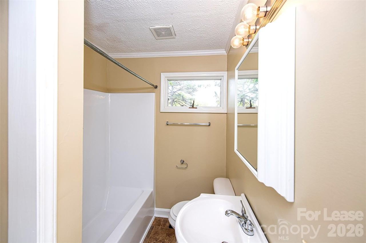 2711 Springbrook Cir - Photo 6 of 12