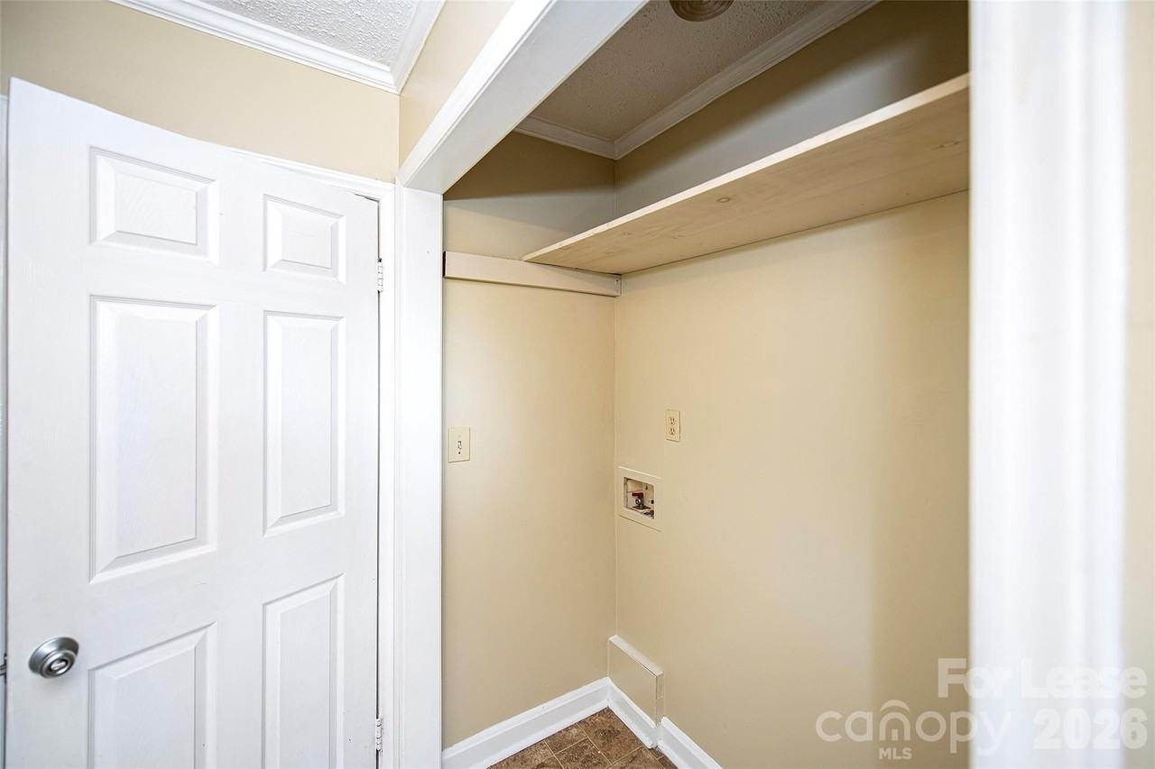 2711 Springbrook Cir - Photo 7 of 12