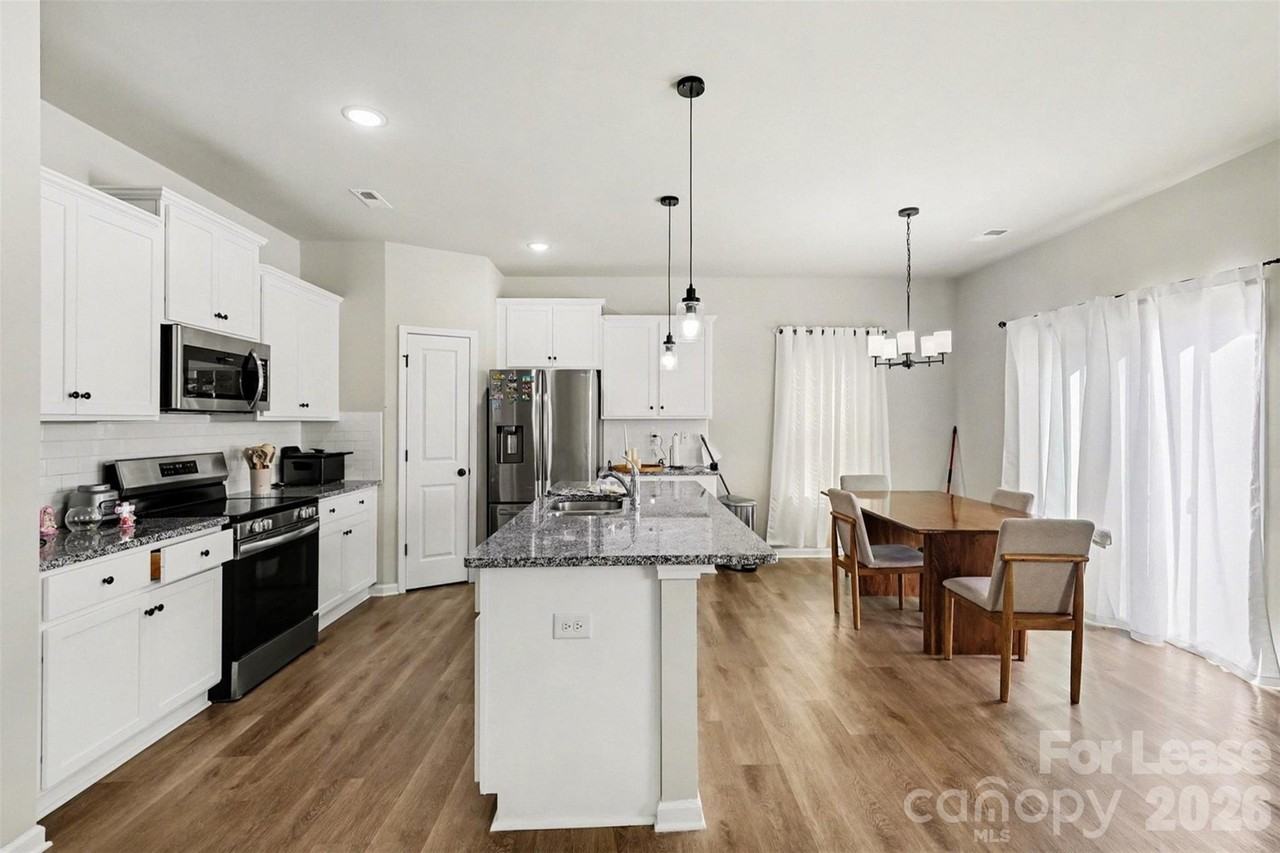 9028 Stoney Waters Ct - Photo 7 of 19