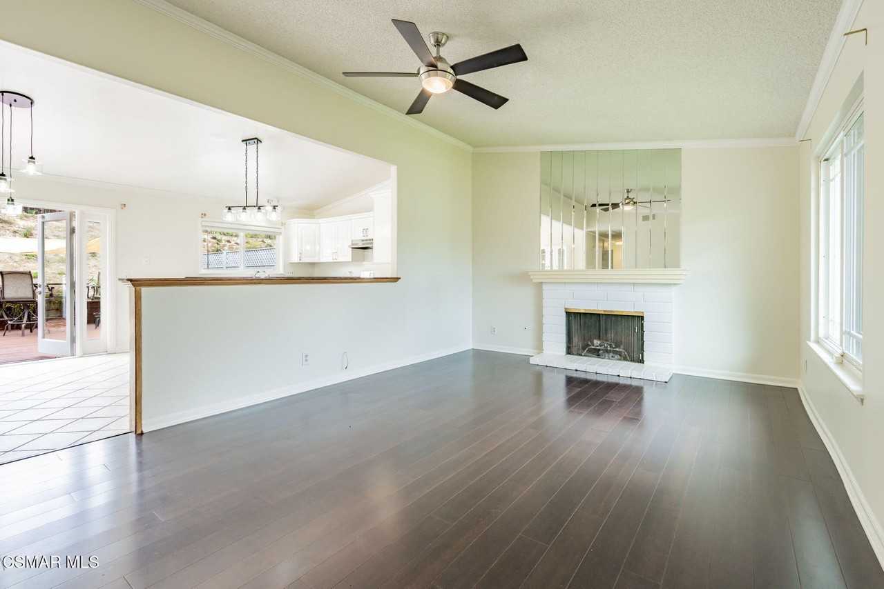 6894 Auburn Cir - Photo 3 of 40