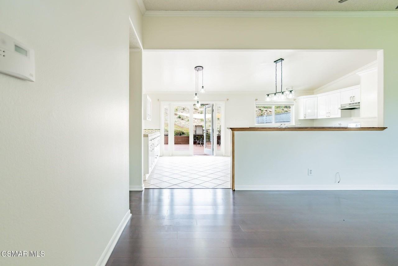 6894 Auburn Cir - Photo 4 of 40