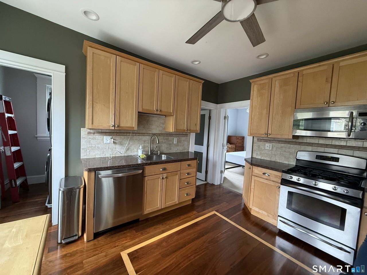 65 Park St - Photo 3 of 9