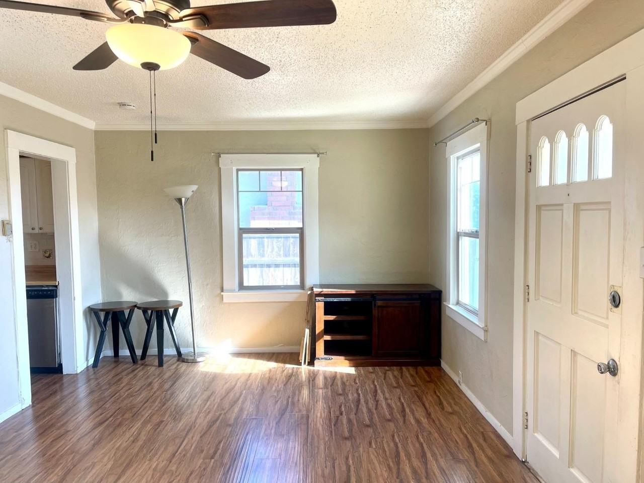 904 Kaweah St - Photo 2 of 16
