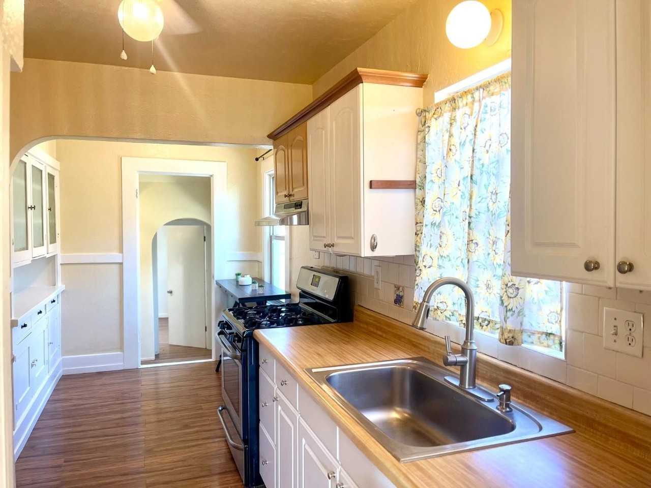 904 Kaweah St - Photo 4 of 16