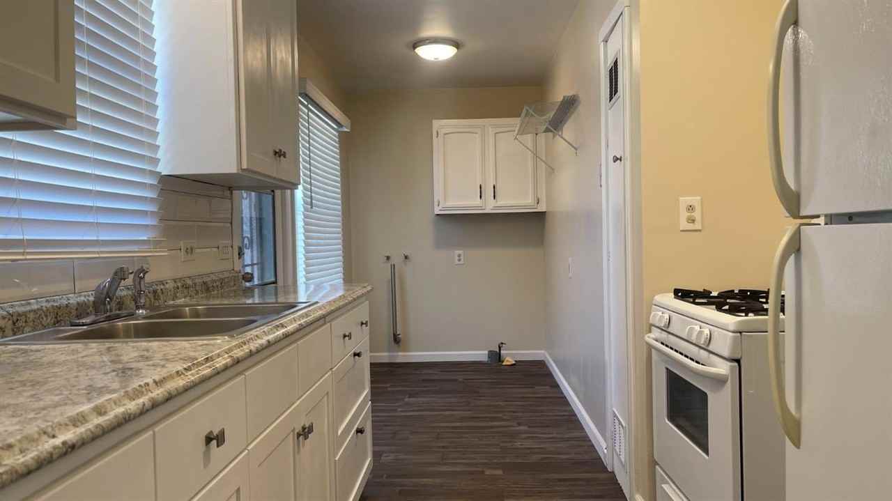 500 Kaweah St - Photo 7 of 12