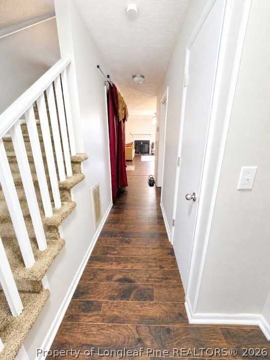 1207 Huntsman Ct - Photo 4 of 30