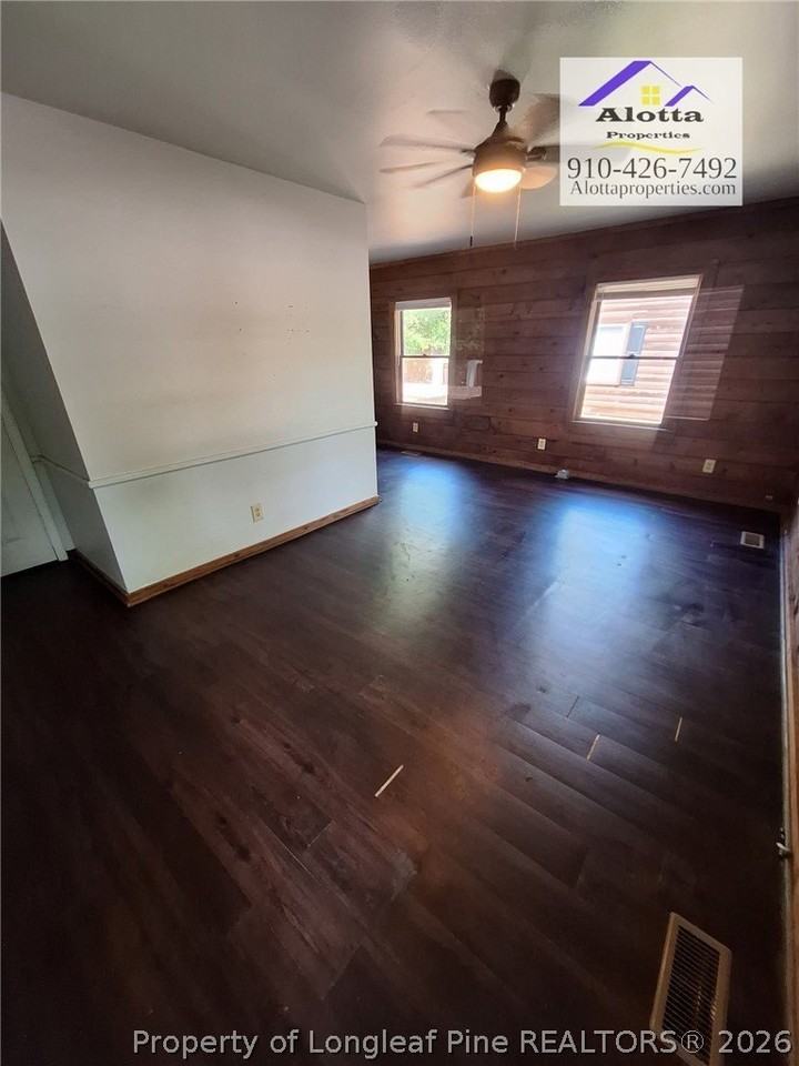 268 W Manchester Rd - Photo 2 of 10