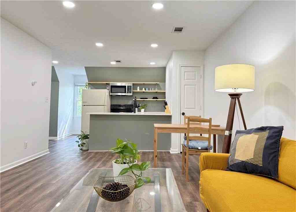 4193 N Shallowford Rd #D - Photo 6 of 15