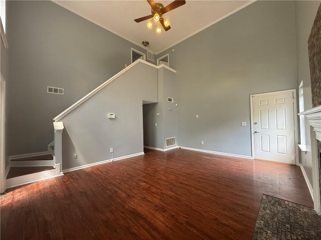 1024 Wiltshire Way - Photo 2 of 19