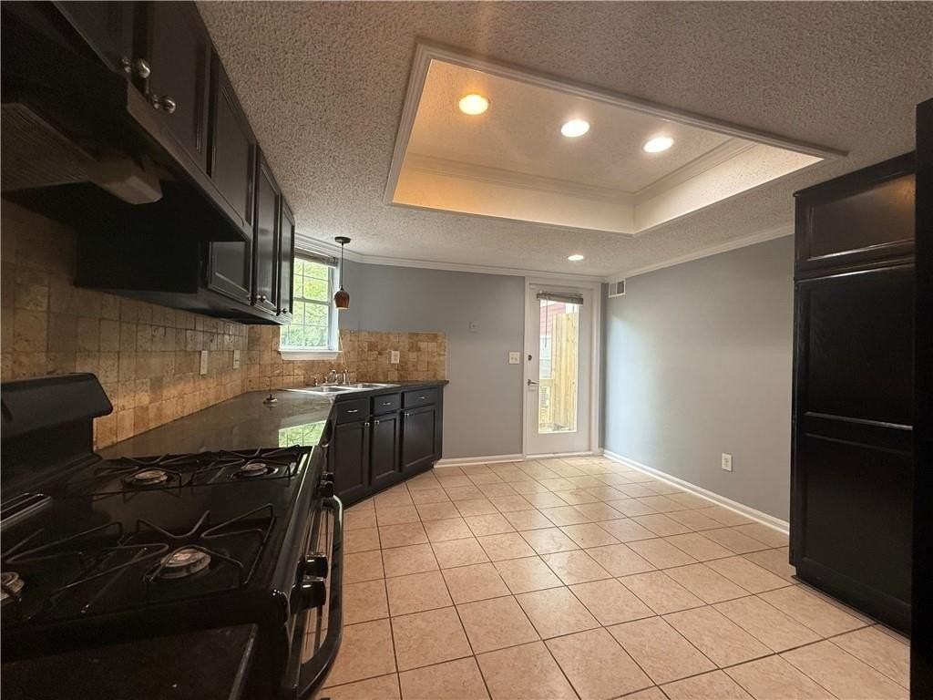 1024 Wiltshire Way - Photo 7 of 19