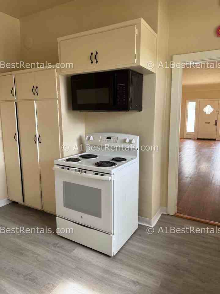 107 Hackberry Ave #1 - Photo 4 of 17