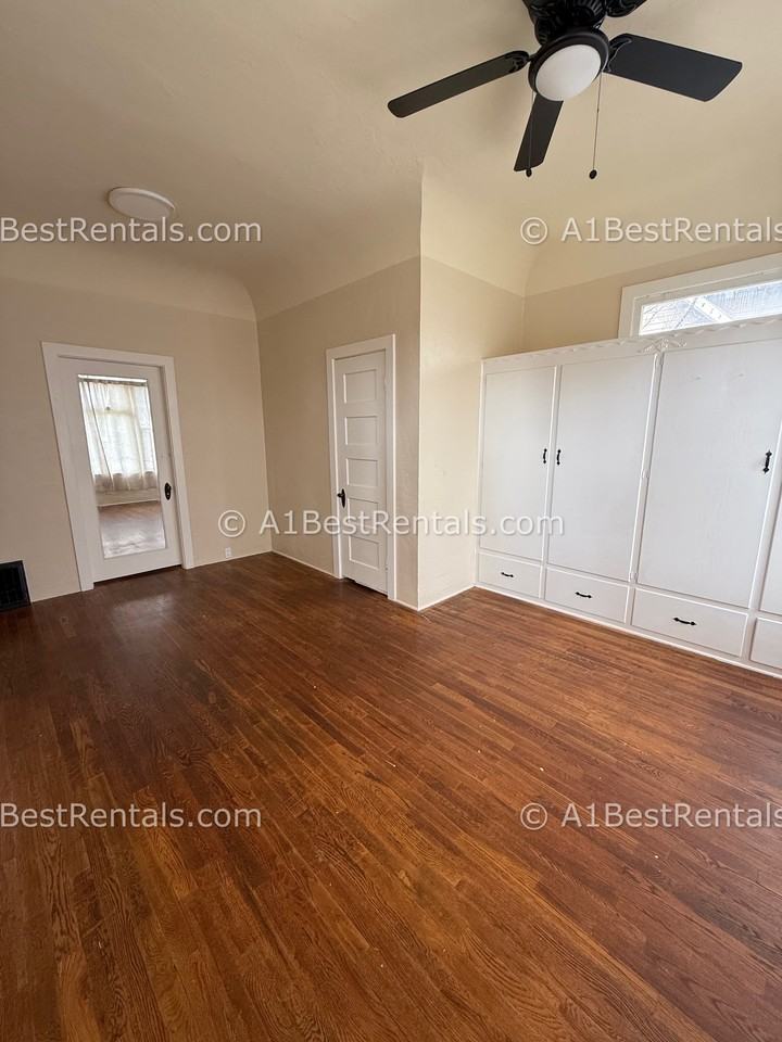 107 Hackberry Ave #1 - Photo 6 of 17