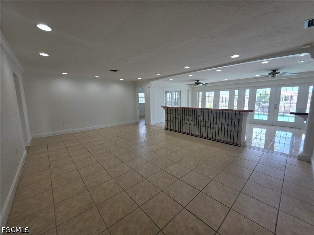 1038 Se 30th St - Photo 4 of 25