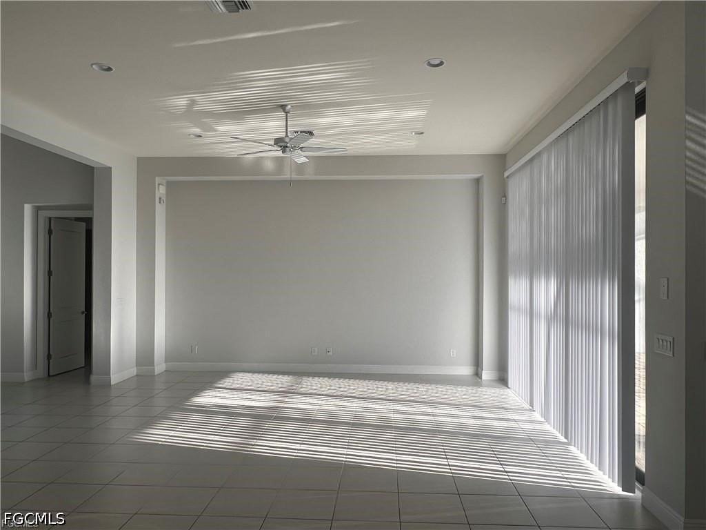 305 Ne 19th Pl - Photo 3 of 18