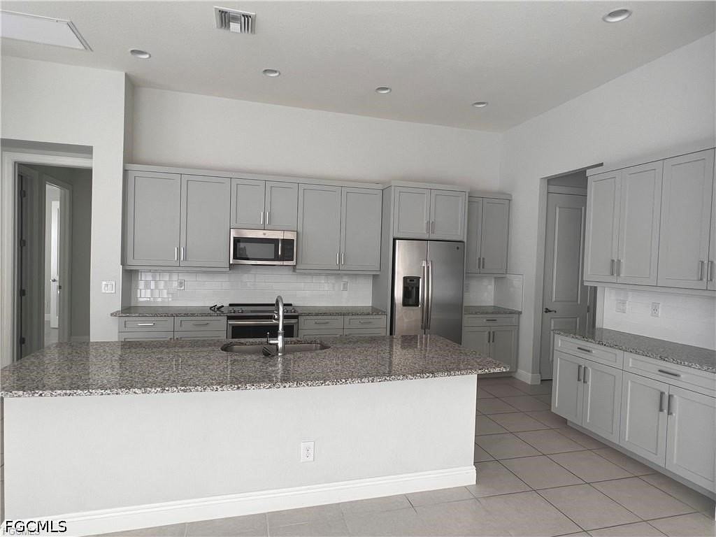305 Ne 19th Pl - Photo 6 of 18