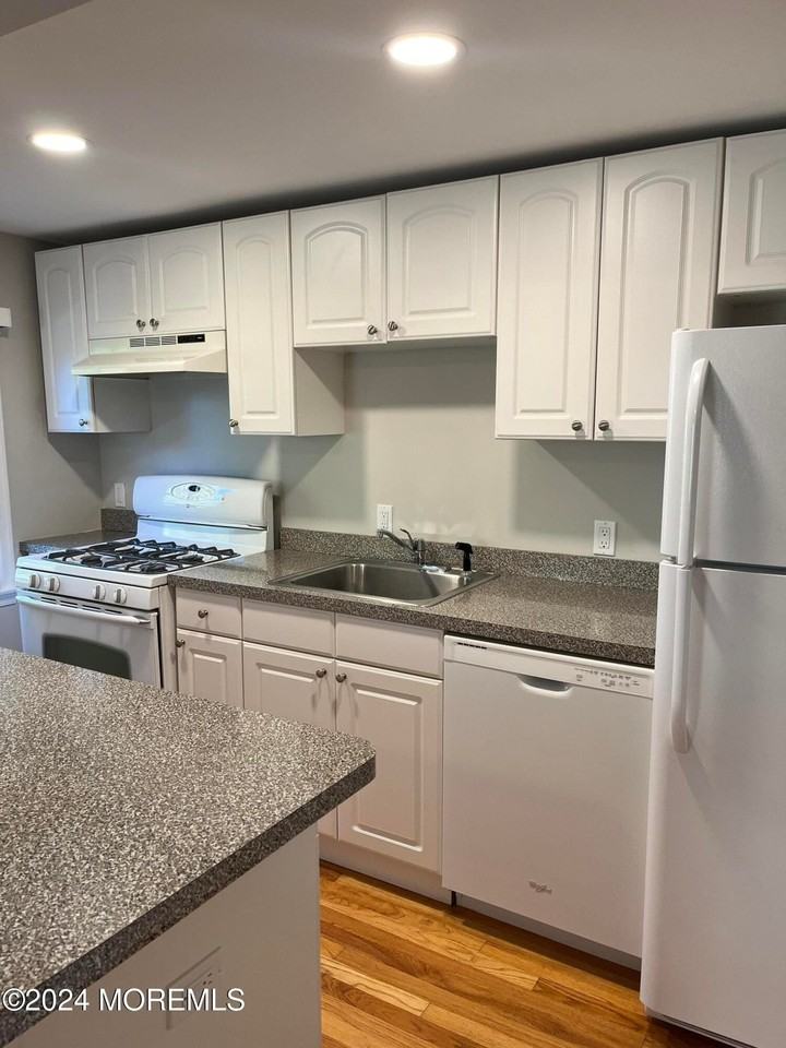 147 Bridge Ave #B - Photo 3 of 11