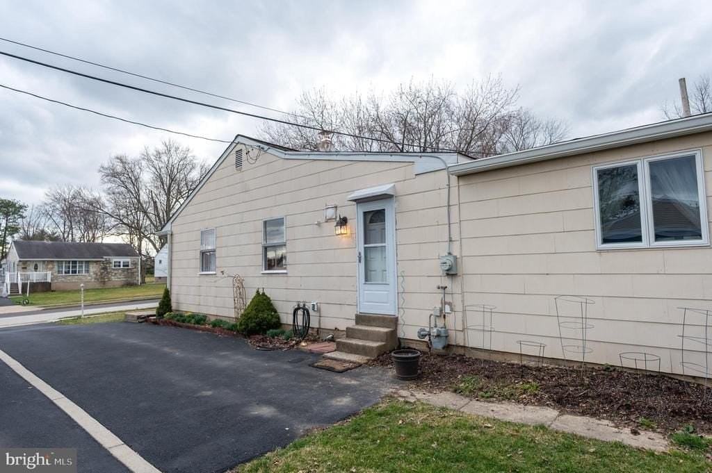 2597 Carrell Ln - Photo 4 of 31