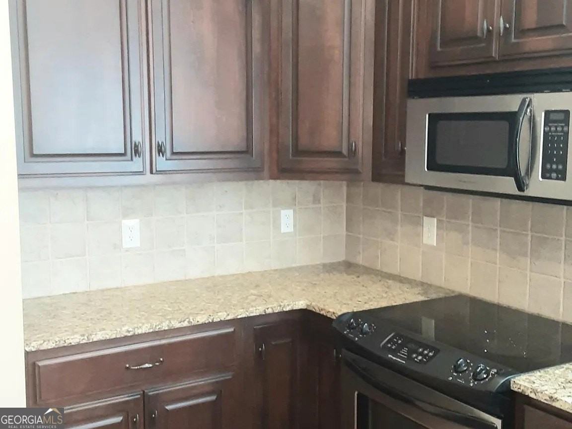 1070 Camden Park Dr - Photo 3 of 14