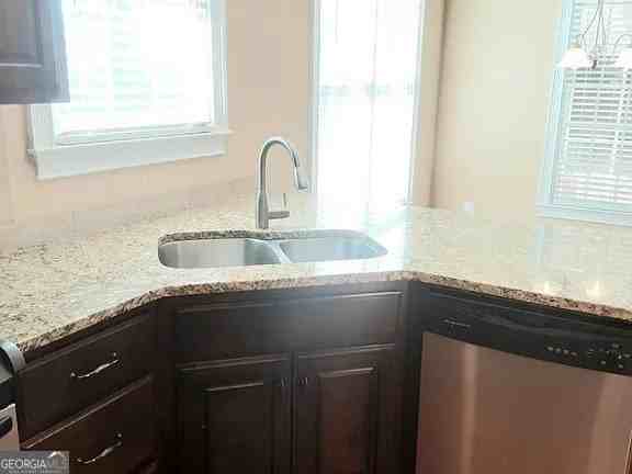 1070 Camden Park Dr - Photo 4 of 14