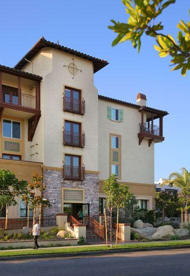 Royale Apts - Photo 3 of 5