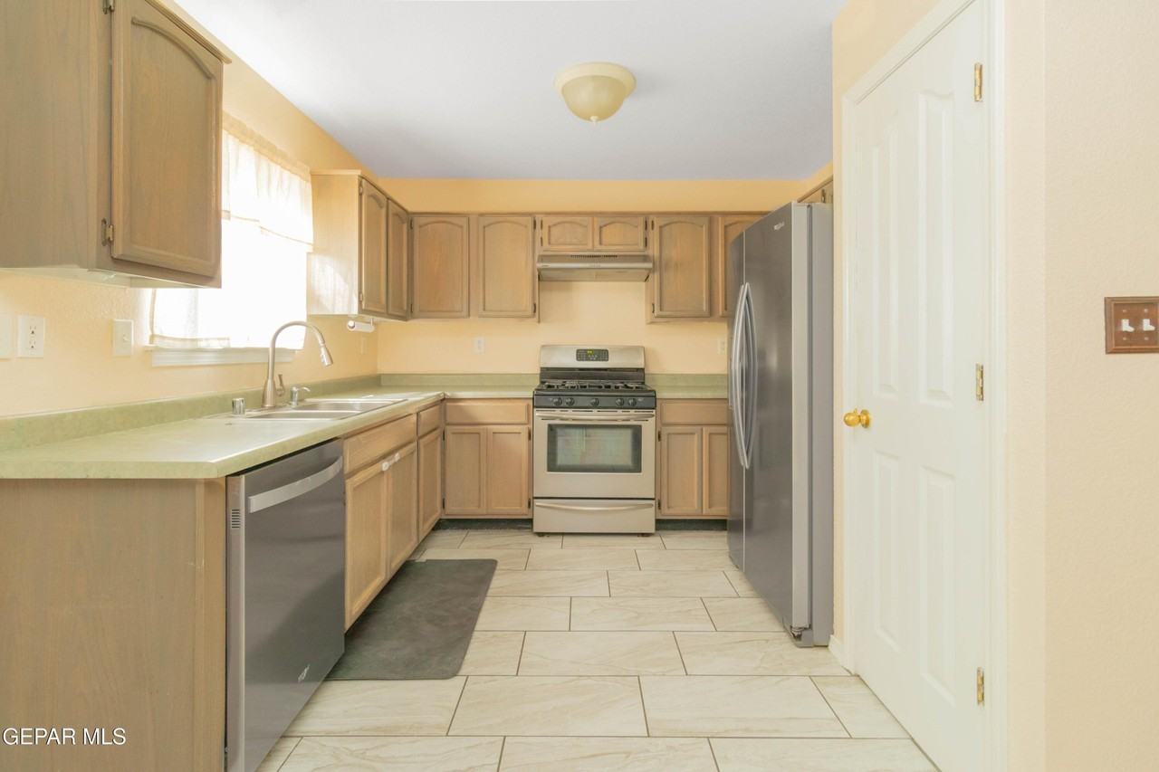 5652 Rick Husband Dr - Photo 3 of 29