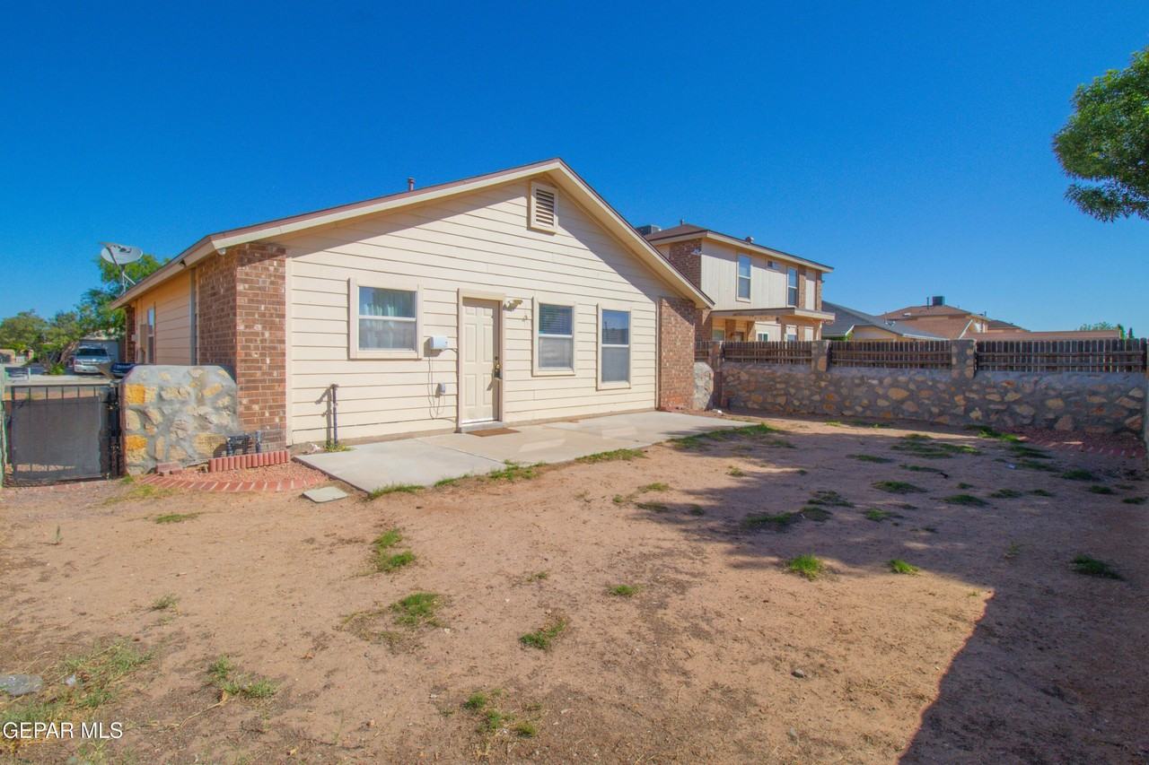 5652 Rick Husband Dr - Photo 5 of 29