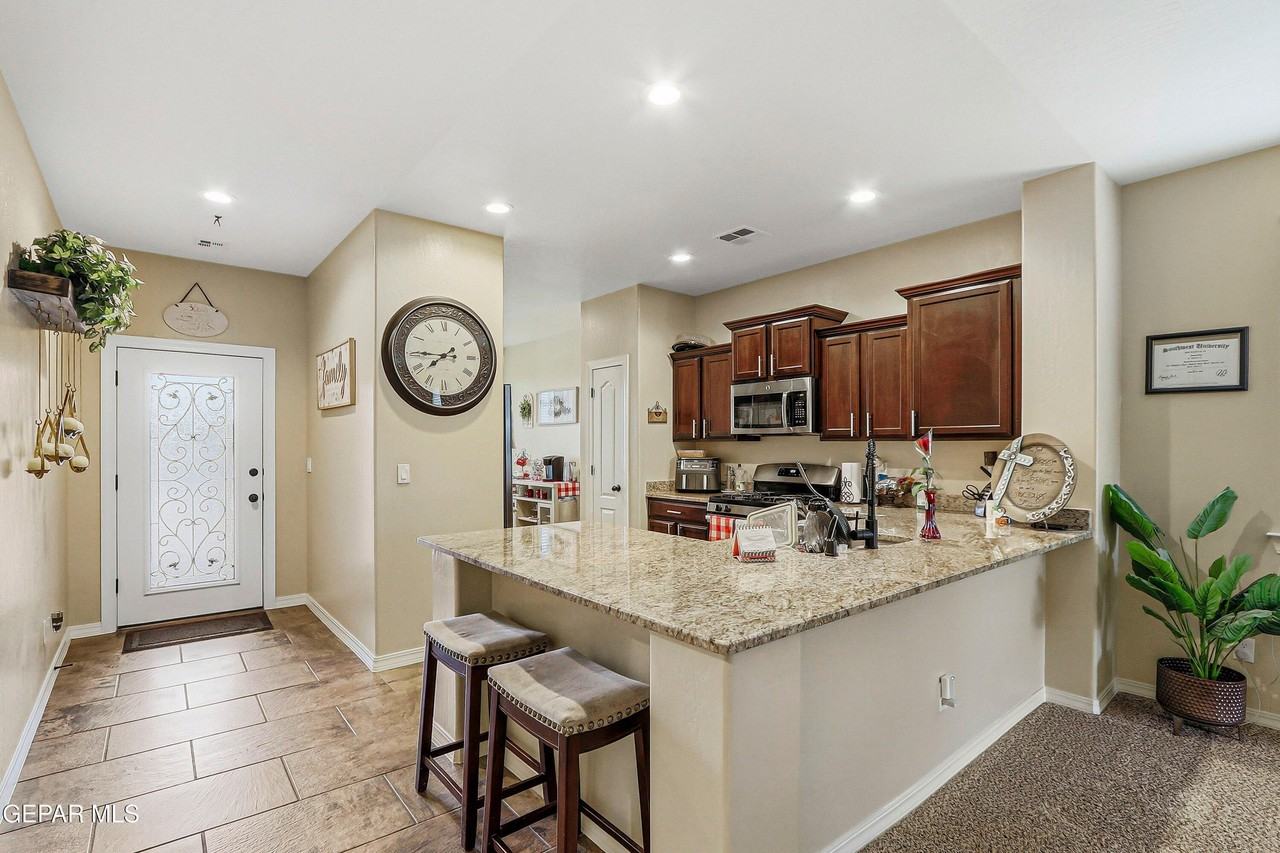 13558 Lawkland St - Photo 2 of 18