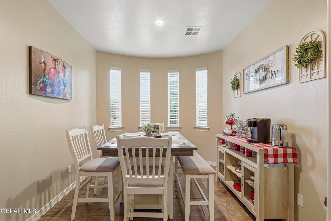 13558 Lawkland St - Photo 5 of 18