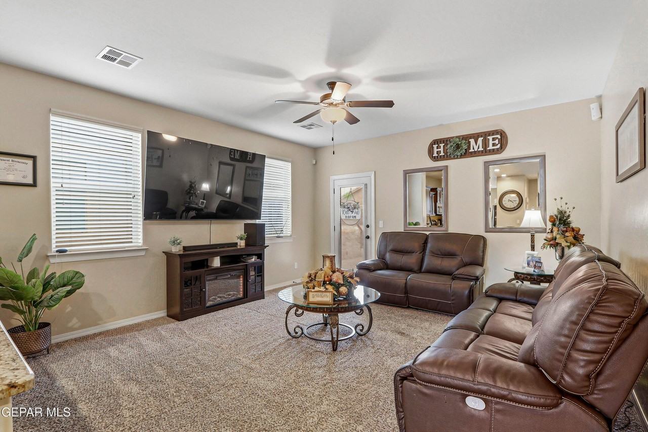 13558 Lawkland St - Photo 6 of 18
