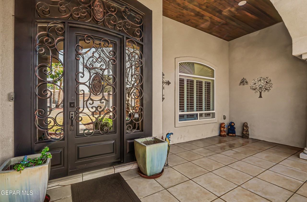 312 Desert Garden Dr - Photo 3 of 50