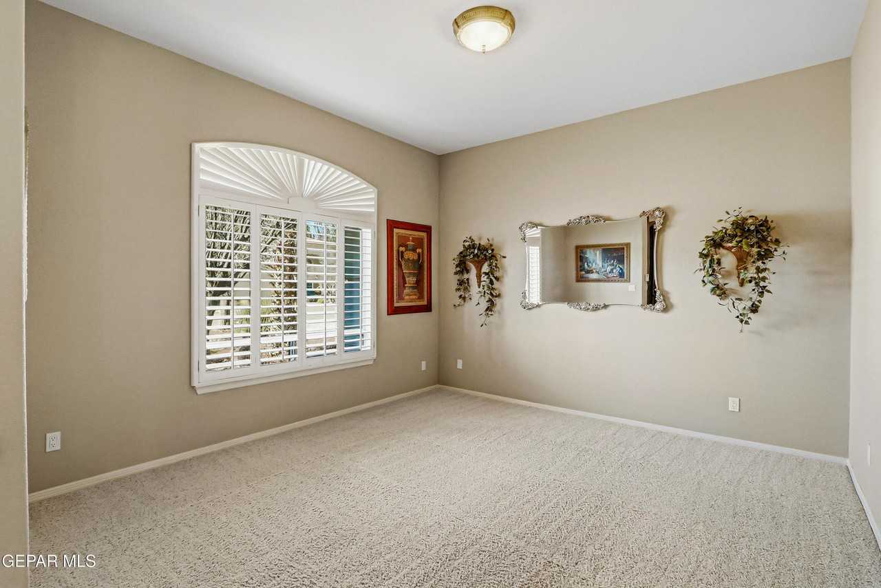 312 Desert Garden Dr - Photo 7 of 50