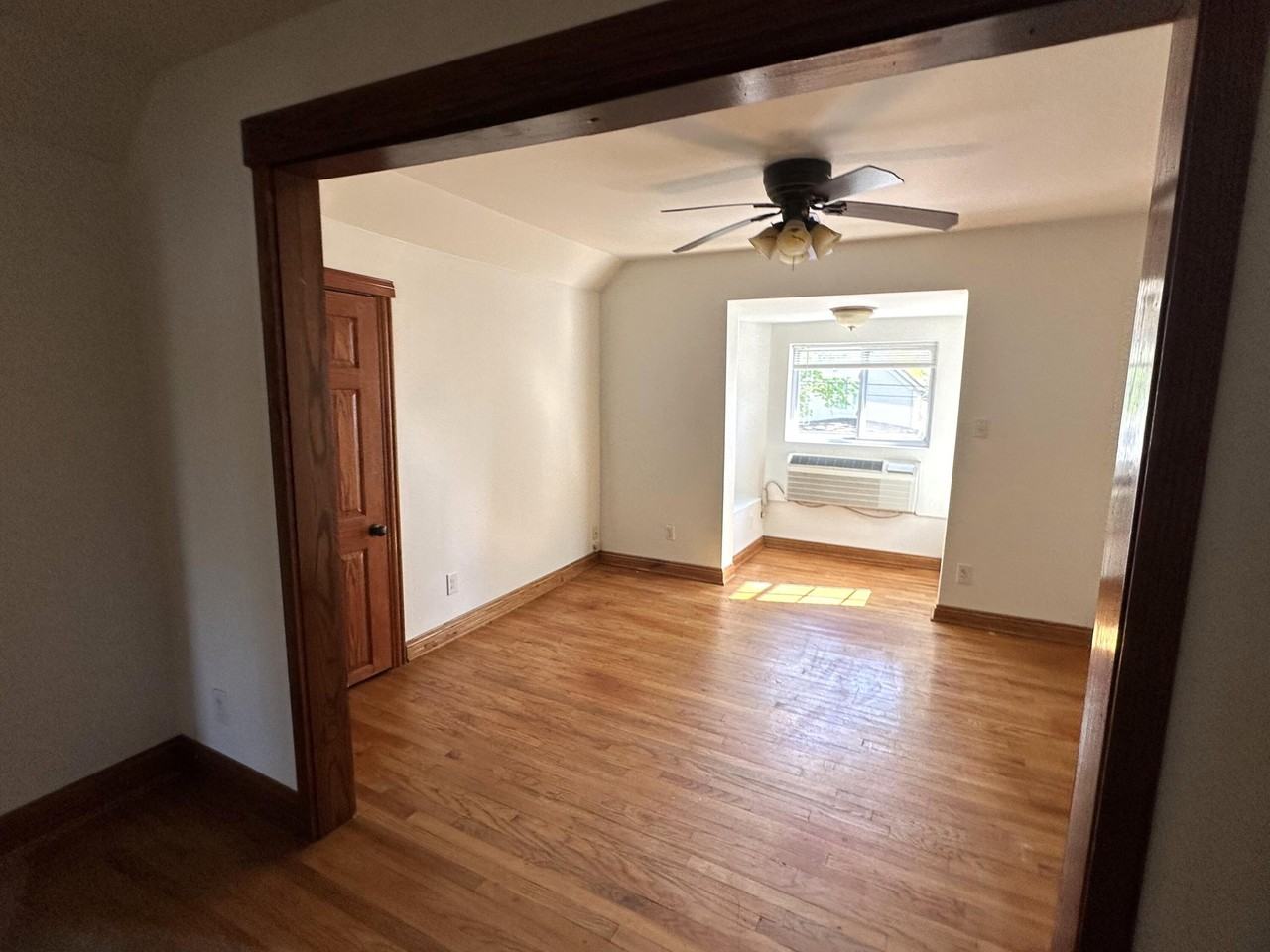 537 Winchester Ave - Photo 6 of 13