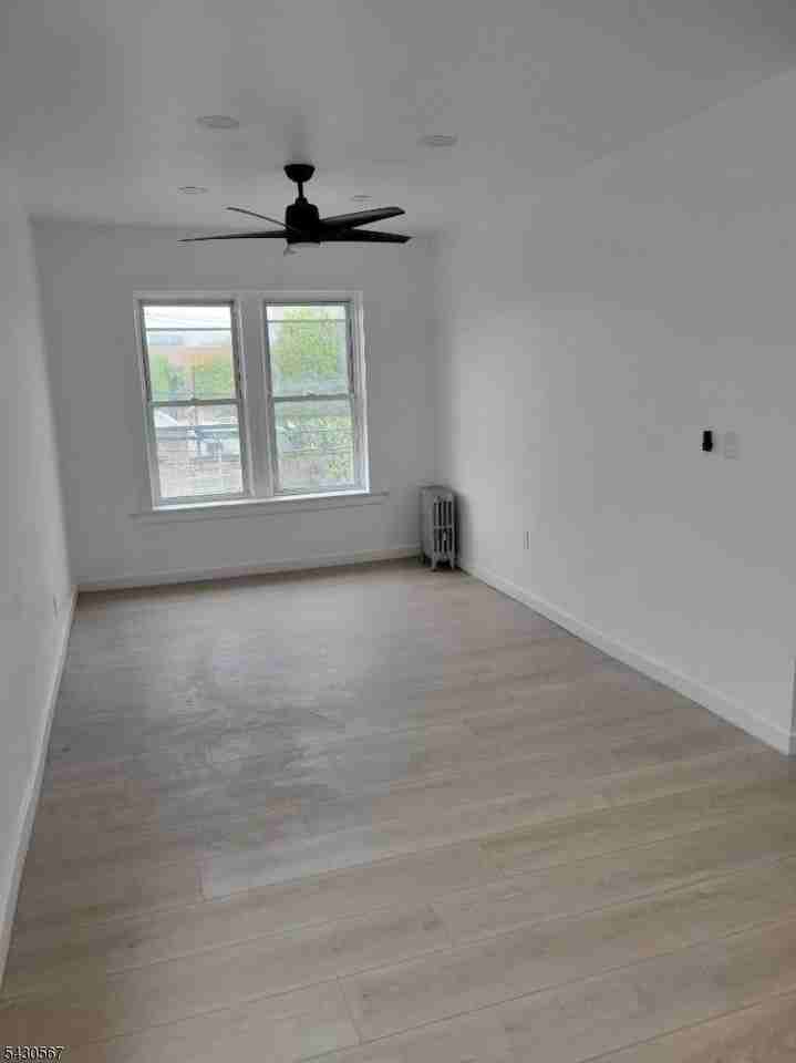 544 Market St - Photo 3 of 6