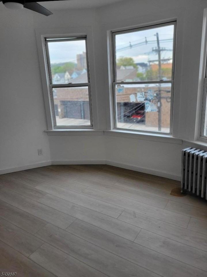 544 Market St - Photo 4 of 6