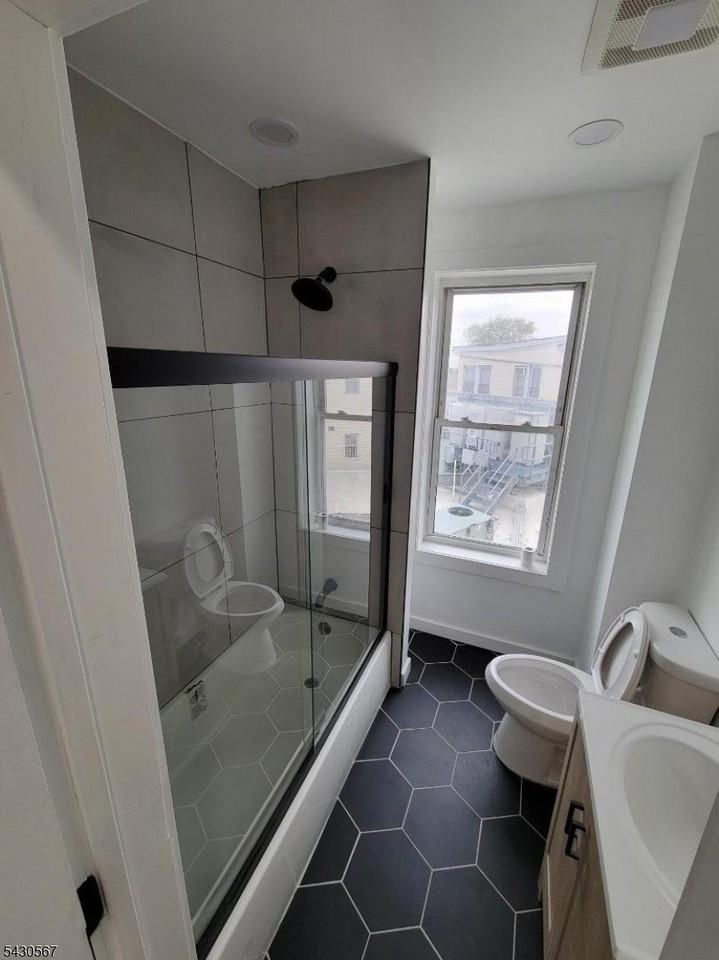 544 Market St - Photo 6 of 6