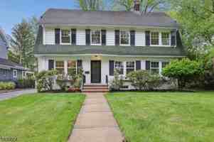 featured image of 190 Fernwood Ave