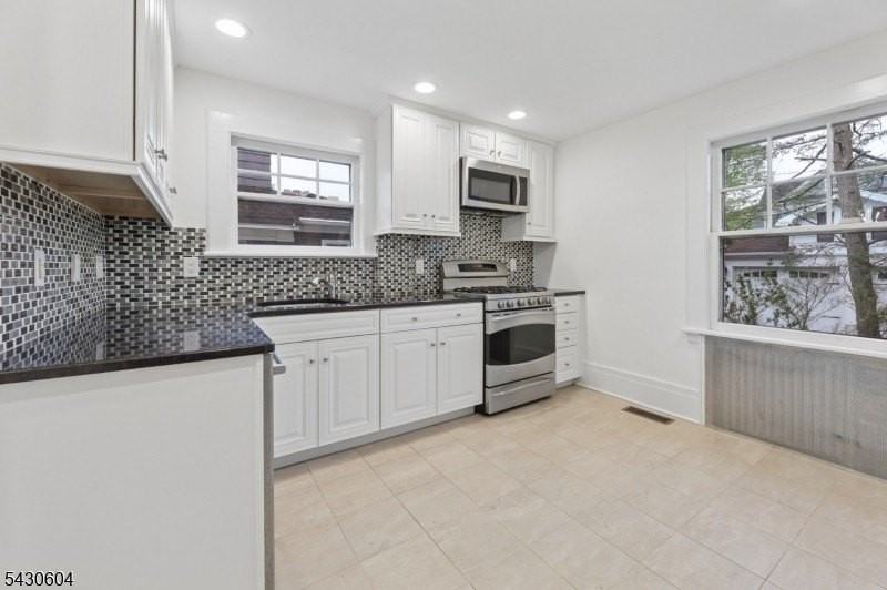 190 Fernwood Ave - Photo 7 of 19