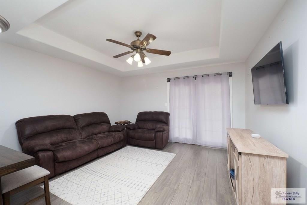 170 Pearl Dr - Photo 2 of 14