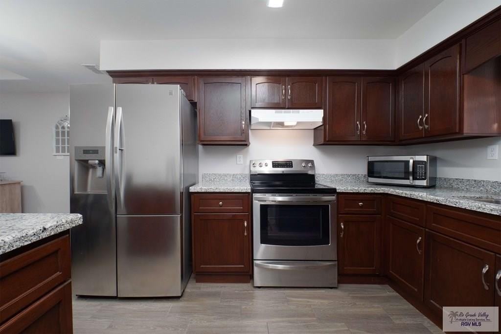 170 Pearl Dr - Photo 3 of 14