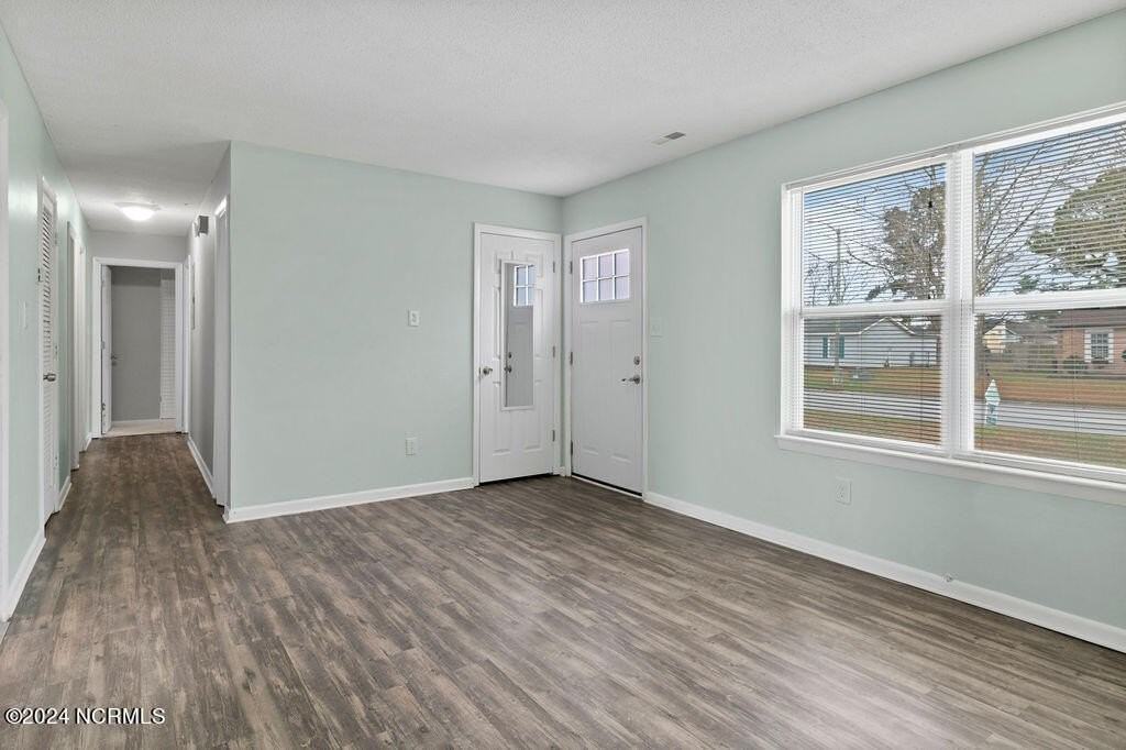 106 Pecan Ln - Photo 5 of 23