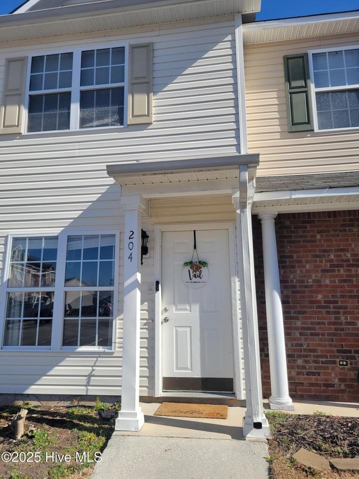 204 Woodlake Ct