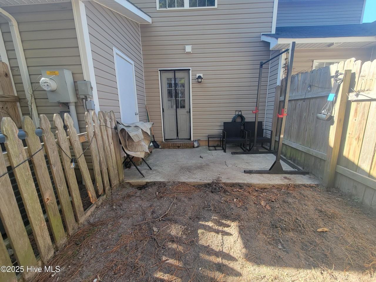204 Woodlake Ct - Photo 3 of 3