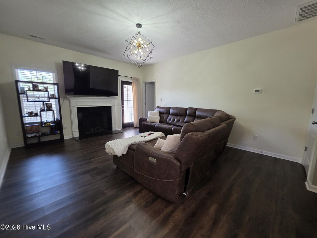 702 Appling Ct - Photo 4 of 28