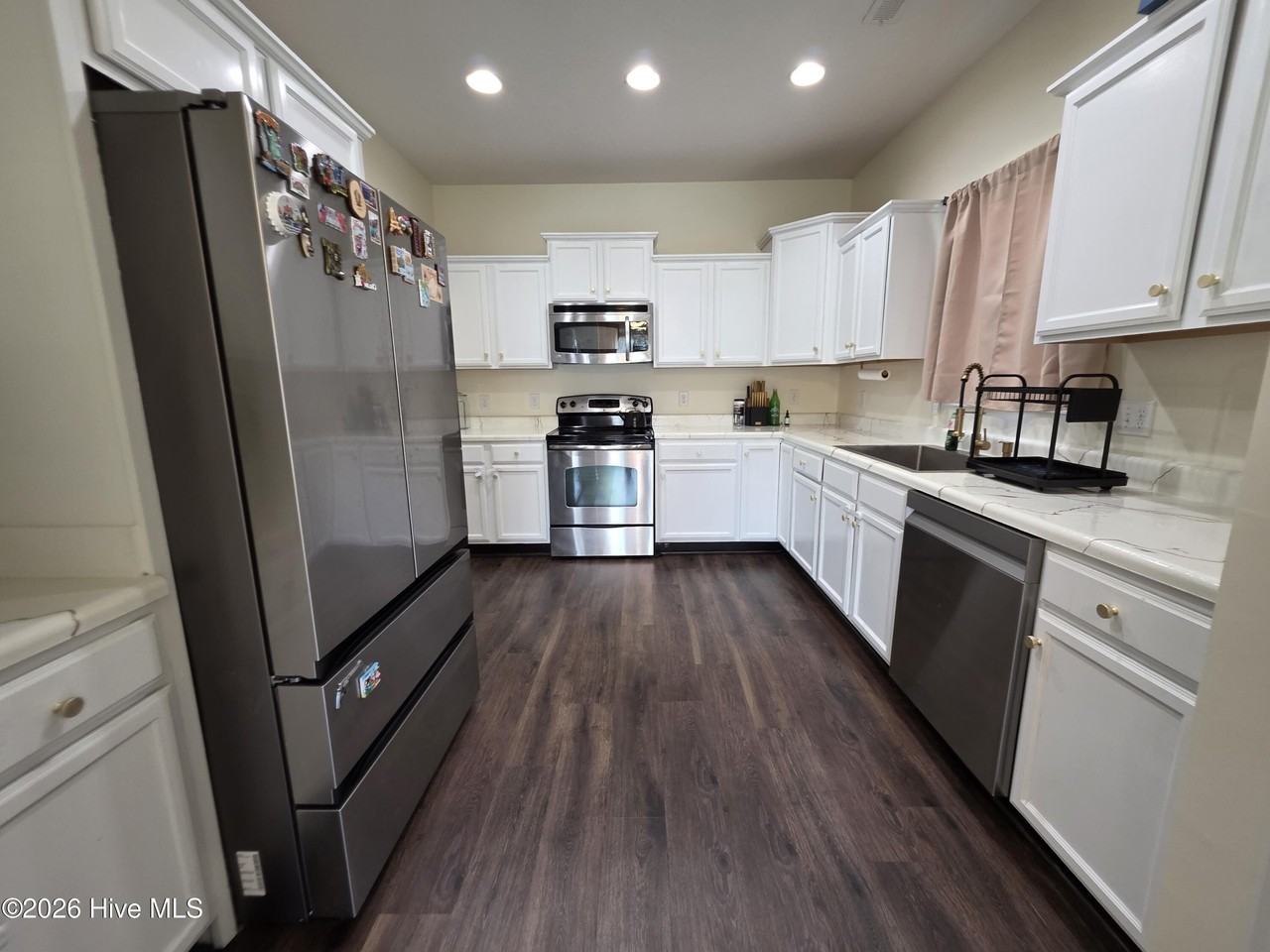 702 Appling Ct - Photo 6 of 28