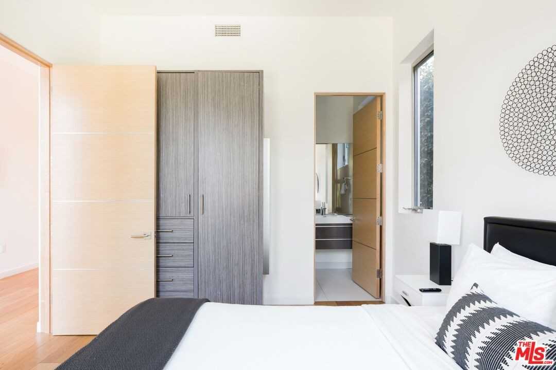 1723 S Durango Ave #1 - Photo 5 of 50