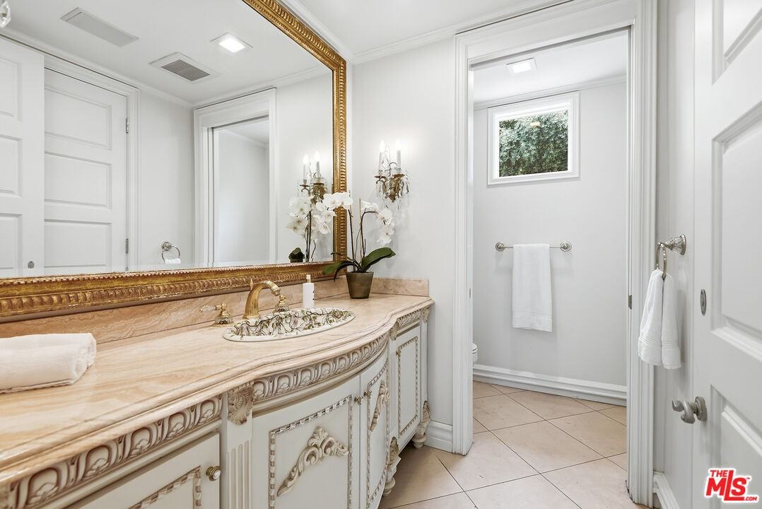 407 Robert Ln #1 - Photo 4 of 44
