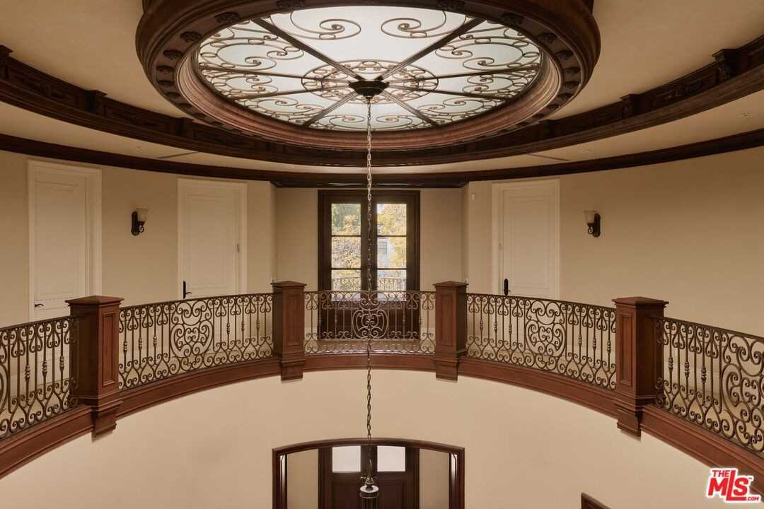 614 N Palm Dr #1 - Photo 5 of 22