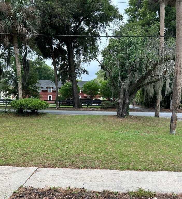 1303 Wilmington Island Rd - Photo 3 of 26